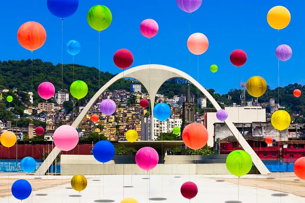 O carnaval fantasmagórico de Flávia Junqueira