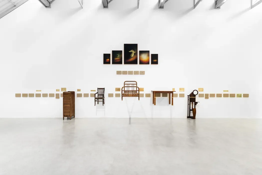 Elementos para compreender a exposição “cheguei, cheguei. lar, lar, lar.”, de Ivan Grilo