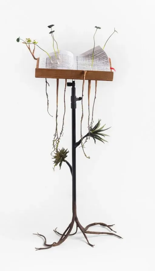 Camille Kachani — Porta-partitura, 2023