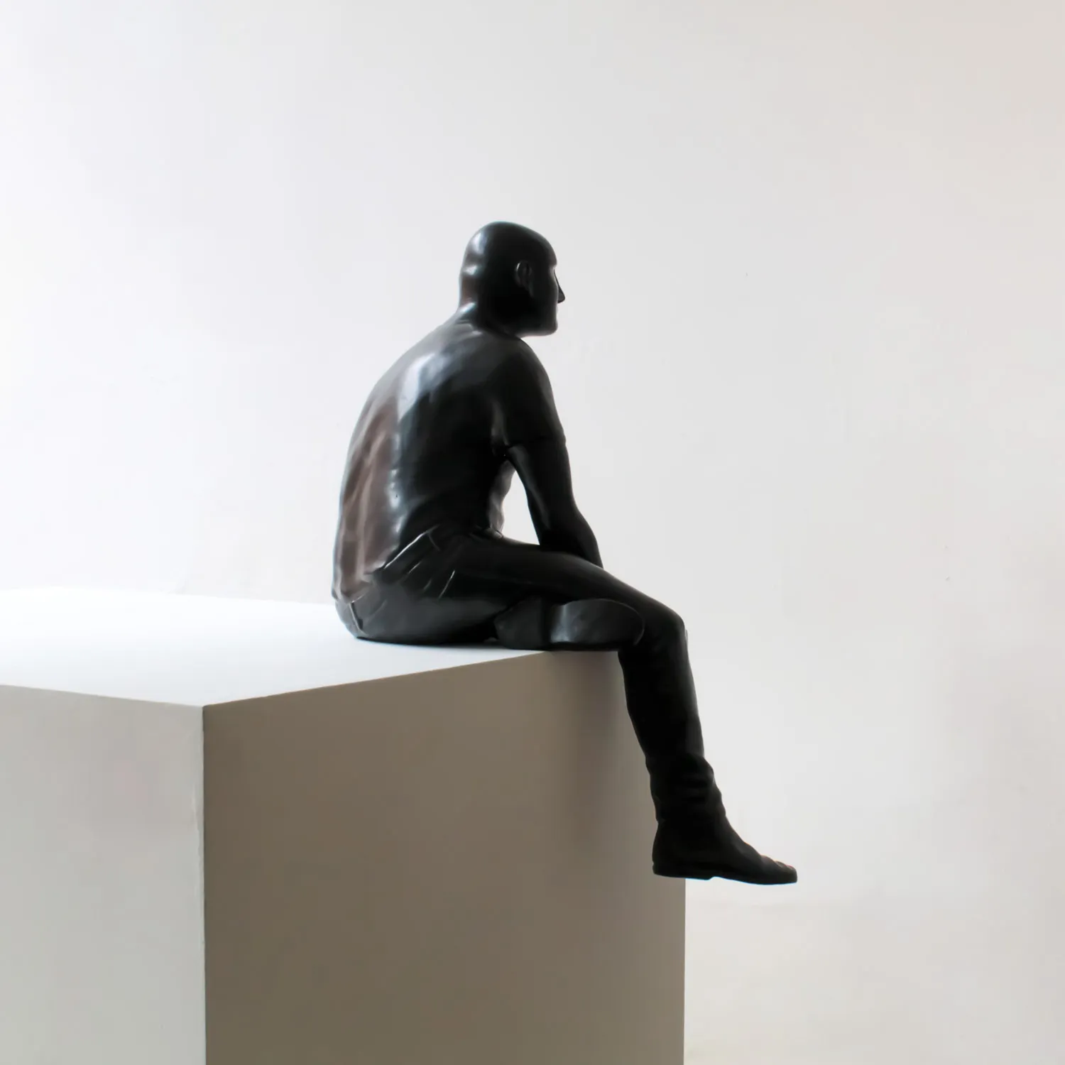Gustavo Rezende — Maxwell Sentado #2, 2023