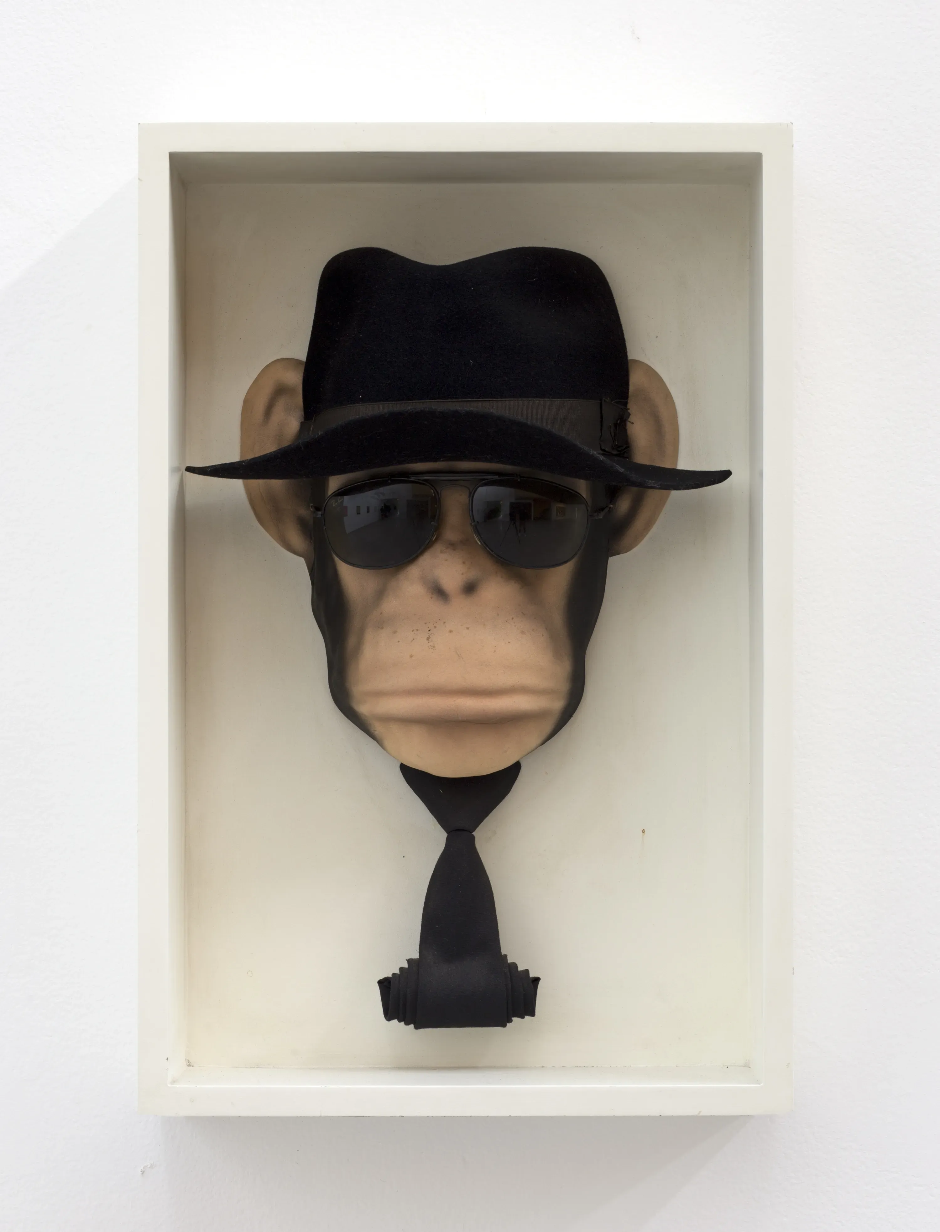 Nelson Leirner — Qualquer semelhança é mera coincidencia, 2004